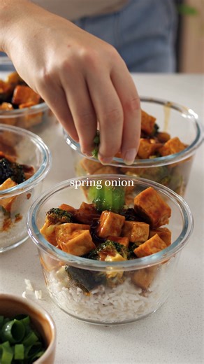 This meal is inspired by Chinese Orange Chicken! We kept all the flavor but added our little touch to make it vegan and extra nourishing. It turned out so delicious and is sure to make a regular appearance on my meal prep rotation! Recipe is in the comments 💕 | Plantbaes