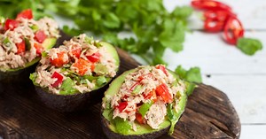 Cette recette avec de l'avocat et du thon prête en 10 minutes va devenir votre entrée préférée de l'été