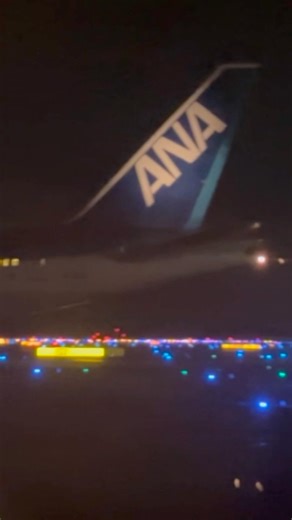 【デカッ】機内から見たANA B777-200ER✈️#新千歳空港 #ana #b777 #aviation #飛行機 #q400 #fishair