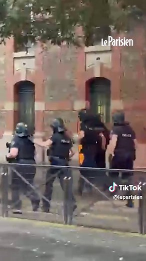 La colère des lycéens ne s’affaiblit pas. Après une journée de mobilisation mardi 29 septembre émaillée par des heurts avec les forces de l’ordre dans plusieurs villes de France, les blocages de lycées se poursuivent ce mercredi. Si des dizaines d’entre eux semblent se dérouler dans le calme, certains ont dégénéré en affrontements avec les forces de l’ordre.