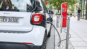 So findest du das richtige E-Auto-Ladekabel