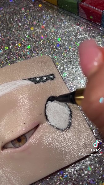 1.1M views · 31K reactions | ☠️☠️Friday the 13th tutorial paso a paso ☠️ | Glow up by Maria | Facebook