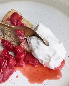 Make dessert Krusteazy! Turn our GF Yellow Cake into an elegant showstopper with just 2 extra ingredients in this ingenious recipe. 📸: dedetable (IG) | Krusteaz