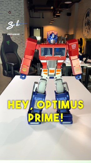 Optimus Prime's voice recognition is super cool, it will complete your demands 🗣️😱 #OptimusPrime #cooltech #cars | Supercar Blondie