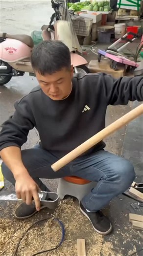 check_wel | Traditional method of hoe handle installation | Instagram