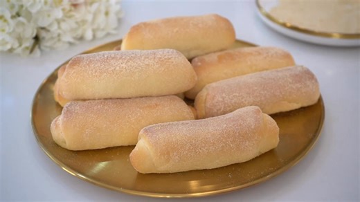 How to make Classic Spanish Bread / Señorita Bread Señorita bread or spanish bread or pan de kastila is a Filipino bread with sweet filling made of bread crumbs, brown sugar and butter. How to make a super yummy version, come bake along with me. Here's what you'll need: FILLING: 1/3 cup butter (75g) 1/2 cup brown sugar (100g) 2 tbsp milk (30ml) 1/2 cup bread crumbs (50g) 1/4 cup plain flour (30g) pinch of salt DOUGH: 1 tsp instant yeast (3g) 1/2 cup milk (125ml) 1 tbsp milk powder (8g) 2 tbsp su