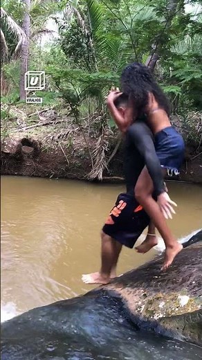 Hilarious jumping fail 🤦😂 🎥: Viralhog