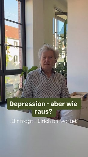 “Wie komme ich aus der Depression raus? Ich weiß, was ich tun sollte, aber schaffe es einfach nicht.” Ulrichs Antwort: Depression ist nicht nur “schlechte Laune” - sie lähmt dich emotional. Du kannst noch so viele Ratschläge bekommen, aber wenn du nicht fühlst, dass Veränderung möglich ist, bleibst du stecken. Das Problem: Die meisten Ansätze bleiben an der Oberfläche. “Geh spazieren, mach Sport, denk positiv.” Aber Depression sitzt tiefer. Mein Ansatz: Wir schauen nicht auf deine Symptome, sond