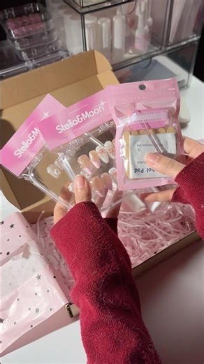 BUT THESE??ok I love him again 💅#pressonnails #stellaandmoon #satisfying #nailsart #gift