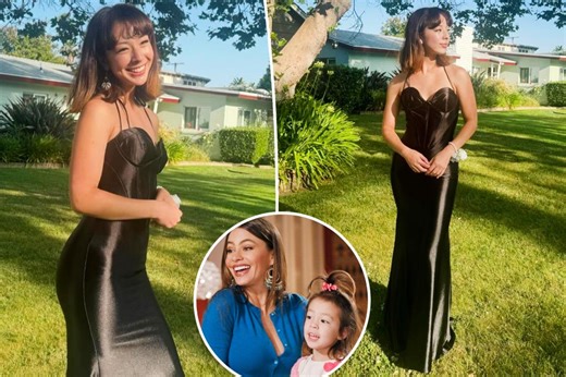 'Modern Family' alum Aubrey Anderson-Emmons, 16, looks all grown up at prom in corset dress