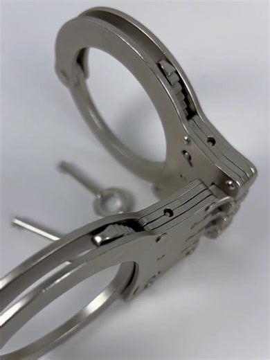 TCH812 Dual Key Hinge Handcuffs: Top Choice for Professionals