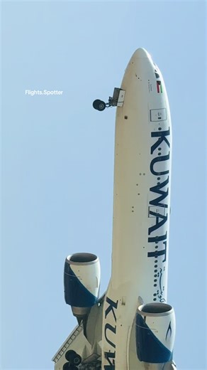 Kuwait Airways B777 Landing at Dubai Airport