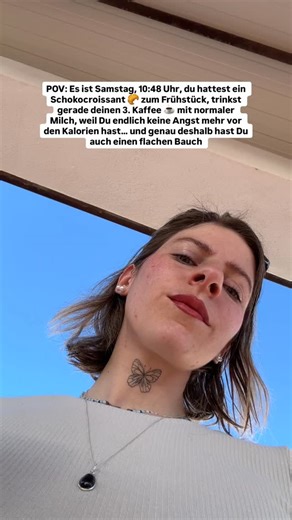 Saskia | Abnehm- & Mindsetcoach für Frauen 🦋 on Instagram: "Dein Traumkörper wartet auf der anderen Seite der Angst…. Der Angst vor dem zunehmen Der Angst vor den Kalorien Der Angst davor was andere Menschen von dir denken Der Angst davor nicht das richtige zu tun Der Angst davor nicht genug zu tun Der Angst davor Pausen zu machen aus Angst vor Rückschritt … All diese Themen löst du nicht nicht durch mehr Wissen über Makronährstoffe, Darmgesundheit oder Low Calorie high Protein Rezepte… Sondern