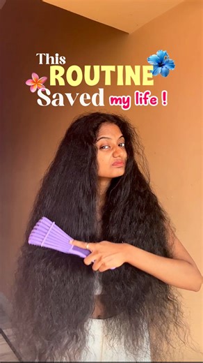 Sanjana | Curly Hair • Skin • Beauty on Instagram: "Comment " Curly " to get Products in your Dm✨✅ Curly hair routine is not that complicated✨ you just need to follow some steps and some hair washdays to figure out what's working for your hair ✅ A shampoo, conditioner/hair mask, leave in conditioner/curl cream and a hair gel Are all you need to start ✨ Pro tip : after applying hair gel , when your hair gets dry, you may get a gel cast which is a hard stiff feeling around your hair strands. Just 