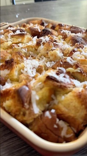 I made Hawaiian Roll bread pudding with leftover King’s Hawaiian #breadpudding #tasty #hawaiiansnack