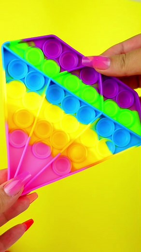 El labial POP IT más aguado del mundo jaja #hellomaphie #eos #popit #fidget#diyfidgettoys #diy #xyzbca #fyp #parati #UltaBeautyatTarget #makeup #fun