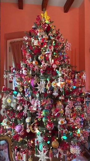 We visited Garrison, New York, last year for a holiday home tour with the legendary Ornament King! 🎄