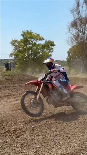 Riding Antonio Cairoli’s Full Factory Ducati Desmo 450!