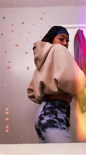 Nasty ebony farting