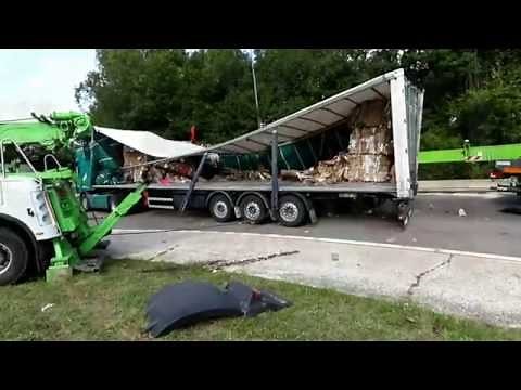 dépannage Wibault : manutention (vidage) relevage et remorquage d'un camion couché.