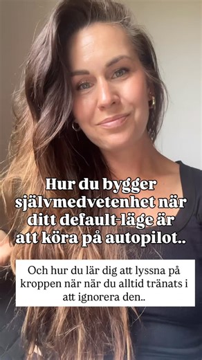 Martina Kjellman | Neurobaserad mental tränare on Instagram: "Högpresterande kvinnor är kända för att köra på autopilot. Du levererar. Du håller ihop. Du pushar dig igenom – oavsett hur kroppen känns. Men den där autopiloten är INTE självledarskap. Och det är DEFINITIVT inte ett kvitto på styrka eller high-performance.. Det är inlärda mönster. Det är gamla överlevnadsstrategier. Och det är exakt det som gör att du tappar kontakt med kroppen – tills den till slut sätter stopp. Framgångsrika kvinn