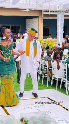 Memorable Wedding Dance Moments with Bride and Groom