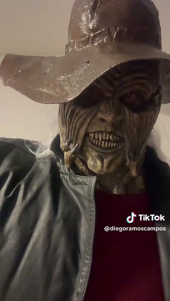 #mask #mascara #jeeperscreepers #terror #horror #gore #viral #art #halloweenperu #cosplay #disfraz #disfraces #fyp #parati #tendencia #tiktok #tiktokperu #tiendahalloween #hechoenperu #lima #peru