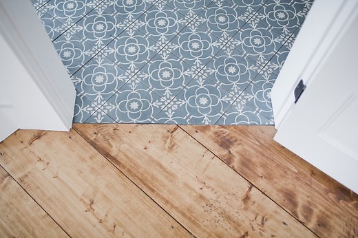 Comment poser un parquet flottant dans sa salle de bain ?