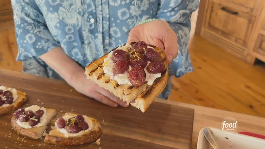 45K views · 389 reactions | ROAST your red grapes for this elevated sweet and creamy toast  Watch The Pioneer Woman - Ree Drummond, Saturdays at 10a|9c and Max. #StreamOnMax Listen to The Pioneer Woman podcast wherever you get your pods: https://foodtv.com/3I7OOh4 Get the recipe: https://foodtv.com/3oAZTQO | Food Network | Facebook
