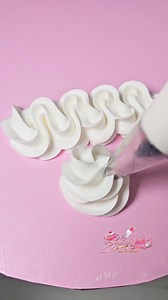 FROSTING DE MANTECA EMULSIFICADA! La Receta Ideal para Utilizar con Duyas! Receta Escrita al Final. Disfruten del Video!!! 🩷☺️ Síguenos en YouTube: 👇 https://www.youtube.com/@bakinglabbygretchen74 Síguenos en Instagram: 👇 https://www.instagram.com/bakinglabbygre?igsh=Ym1uc2ZjNHlmNGFp Visita nuestra pagina web: 👇 Bakinglabshop.com | Baking Lab by Gretchen