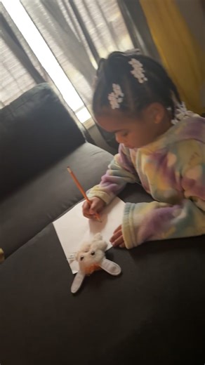 I use to draw too 🥹 the artist traits 🥰 | Jessie Wessie