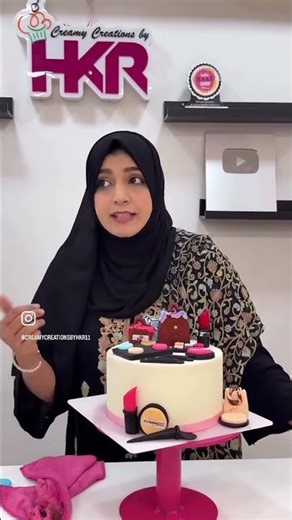 Fondant Cakes| Fondant Toppers| Makeup Theme