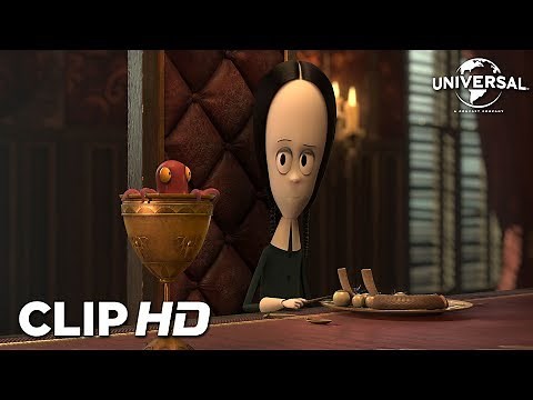 LA FAMILIA ADDAMS - Clip 1 - "Cena en familia"