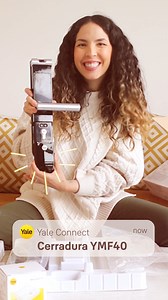 ¡Vive la experiencia Yale a través de la seguridad y comodidad que te brinda nuestro modelo YMF40A! 💛🏠 Una cerradura de embutir biométrica que te permite registrar 100 huellas y 100 códigos de acceso para ti y tus invitados. Además, puedes conectar a la app Yale Connect y manejarla desde TU CELULAR 📲 Manteniéndote conectado y protegido las 24 horas del día. Consigue el modelo ideal para tu hogar en: yalelatinoamerica.com 🔗 | Yale Home Latinoamérica