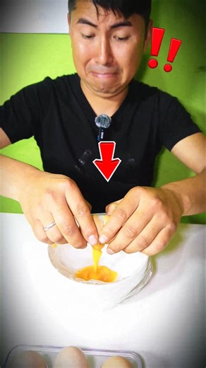 How to tell if an egg is spoiled using your cell phone flashlight