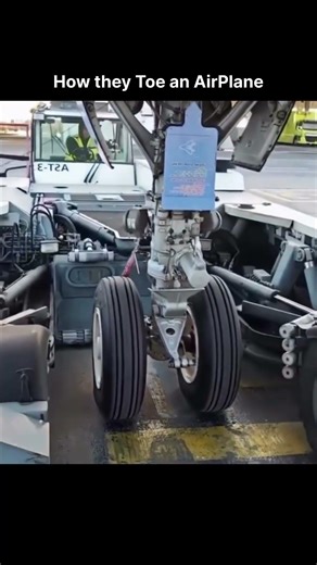 The Machine That Moves 500 Tons: The "Towless" Tug Secret 🤯✈️ #shorts