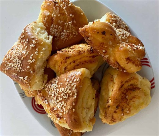 KUPUS KIFLICE SA SIROM: Prave domaćinske, a i sutradan su jednako ukusne i mekane