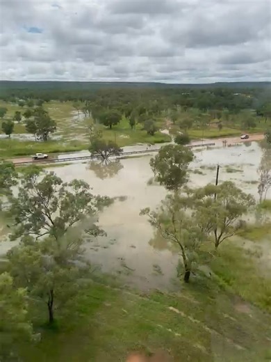 ⚠️ Flood Update – Beswick (Wugularr) ⚠️ 🔶 Flood Watch & Act – Avoid the flooded area 📍 Waterhouse River at Beswick Bridge Current level: 8.4m – Moderate flooding Moderate flooding is continuing along the Waterhouse River following heavy rainfall overnight. River levels at Beswick Bridge are expected to remain above the moderate flood level for the rest of Friday and into Saturday. ❗ Never drive, ride, swim or walk through floodwater. ❗ Stay away from flooded drains, rivers, waterways Please av