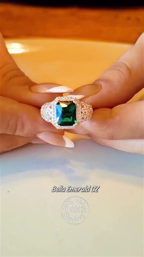 Solid 925 Sterling Silver Emerald CZ Ring