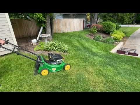 John Deere JX 75 - The Key to a Perfect Lawn Perimeter