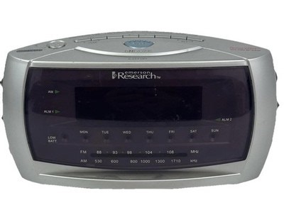 Emerson Research SmartSet Dual Alarm Clock Radio In Silver Automatic Time AM-FM | eBay