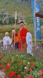 LA GARDE SUISSE PONTIFICALE... A l'occasion de la Belle Dimanche à Châtel (Haute-Savoie - France), un représentant de la Garde Suisse pontificale était présent. Créée en 1506, cette force militaire est en charge de la sécurité protocolaire et de la protection du pape. Elle est une des plus petites armées du monde ! Vidéo : Amandine et Alain | La Place du Village