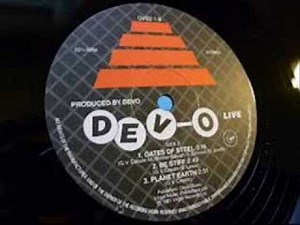 FREEDOM OF CHOICE WHIP IT LIVE 1980 DEVO