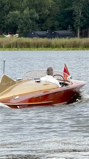John Allen has arguably one of the the finest boat collections in the world and this ultra rare Chris Craft Cobra highlights the 1950’s art deco design influence on wooden boat design with e giant fine reminiscent of the Big Cadillac’s That’s what defines the wood boat world that with the big fin your eye are drawn to the mahogany hull and those flowing lines - the shining varnish - all other boats pale compared to wooden boats especially iconic boats like Cobra #woodboat #Chriiscraft #artdeco #
