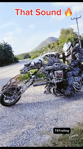 Predator x Alien bike 🤯 #stangerthings #uniquebike