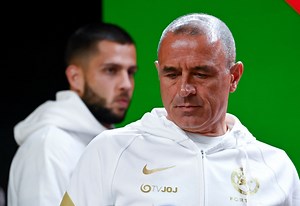 Calzona to sign Napoli contract and make debut against Barcelona