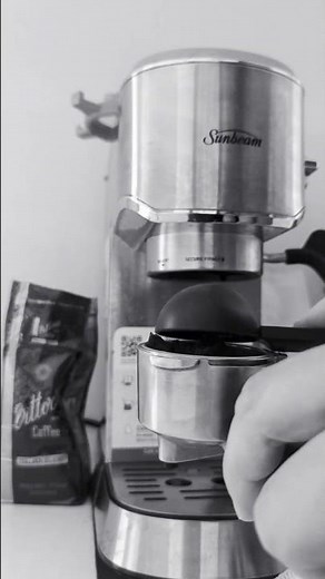 Sunbeam Compact Barista Manual Coffee Machine | Time-lapse latte ft. Vittoria (Italian Blend)