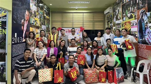 The USAD Year-End Party gave us the perfect chance to relax, celebrate milestones, and enjoy each other’s company. Then came this game, mystery packages, big expectations, and even bigger plot twists 🤣 Everyone reading the package names: “Uy, nice ni!” 👀 Everyone opening the packages: bursts into laughter 😂 Expectations were high, surprises were higher, and the laughs were non-stop. #usadupdates #sausadmouswag #yearendparty | Upland Sustainable Agri-forestry Development Convergence Program - 