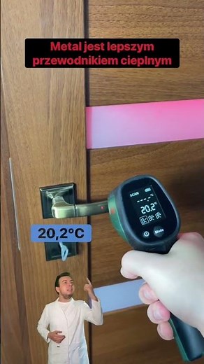 Podobnie jest z gołymi stópkami na płytkach w łazience 😭 #shorts