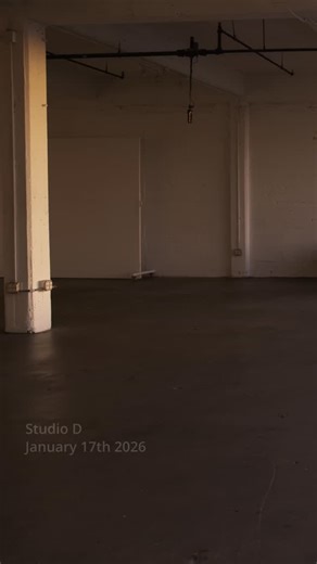 Sunrise to sunset in Studio D. 🌅 Shot on Jan,17th 2026 As an east-facing studio, Studio D receives its strongest natural light in the morning. At sunrise, light enters low and directional, producing long, clean shadows and pronounced texture. As the sun climbs, illumination becomes more even and diffused, reducing contrast and softening shadow edges. By midday, the room shifts into balanced ambient light before tapering off in the afternoon. This timelapse shows how the light actually behaves—n
